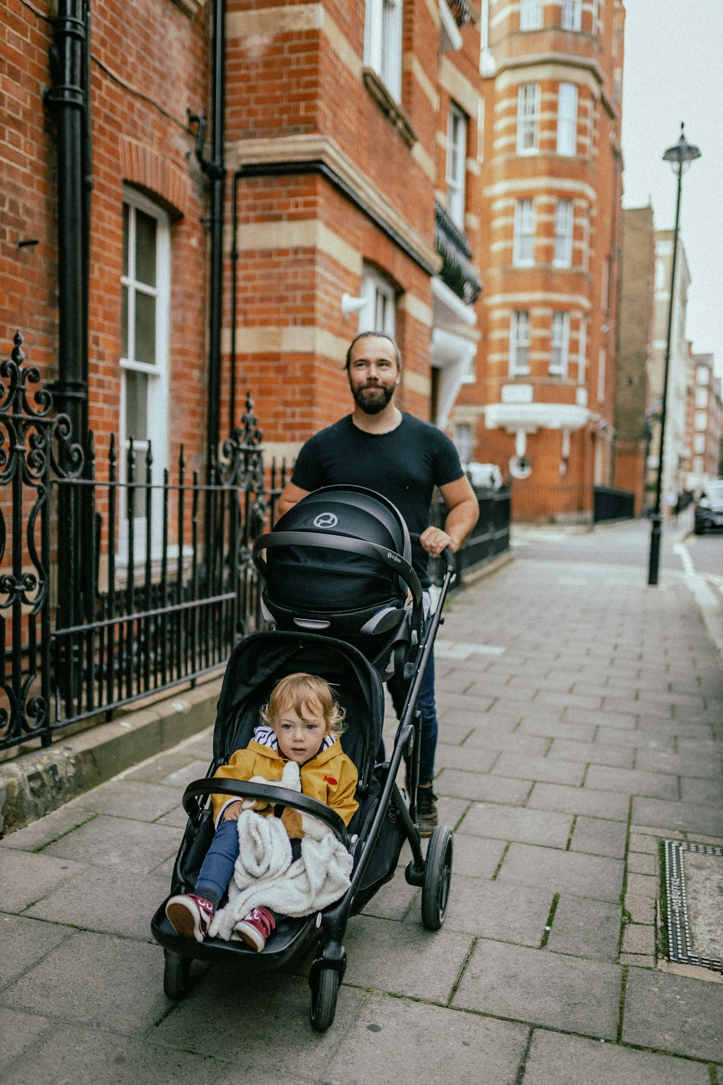 5 Must-Have Strollers for City Living Parents